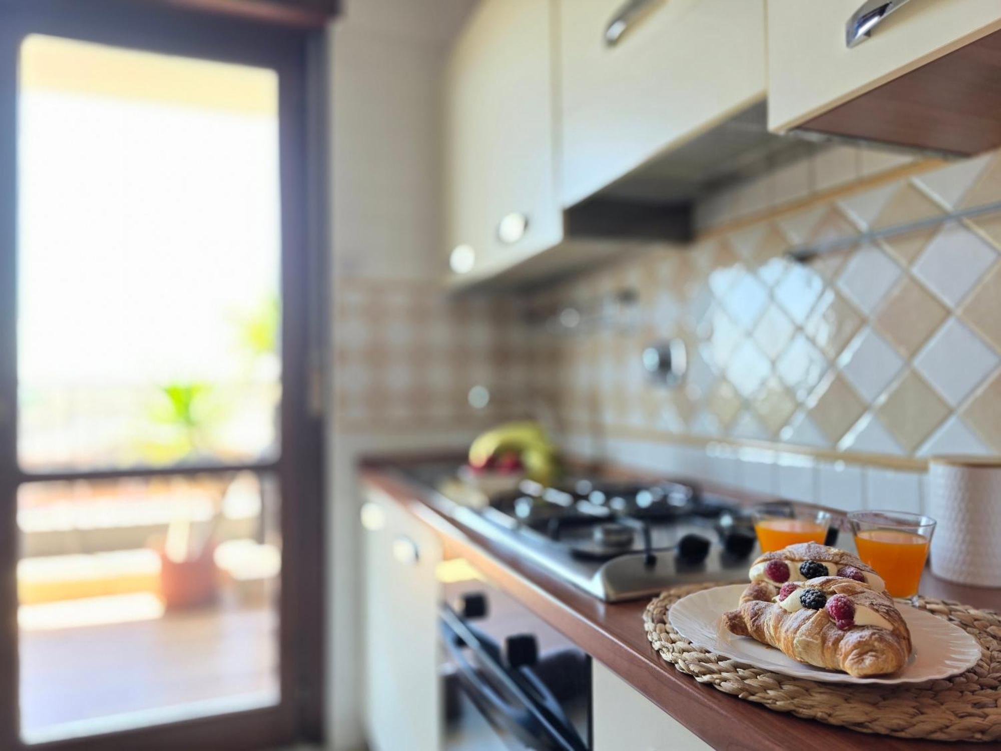 Golden Hour Apartment - Panoramic Terrace Fiumicino Ngoại thất bức ảnh