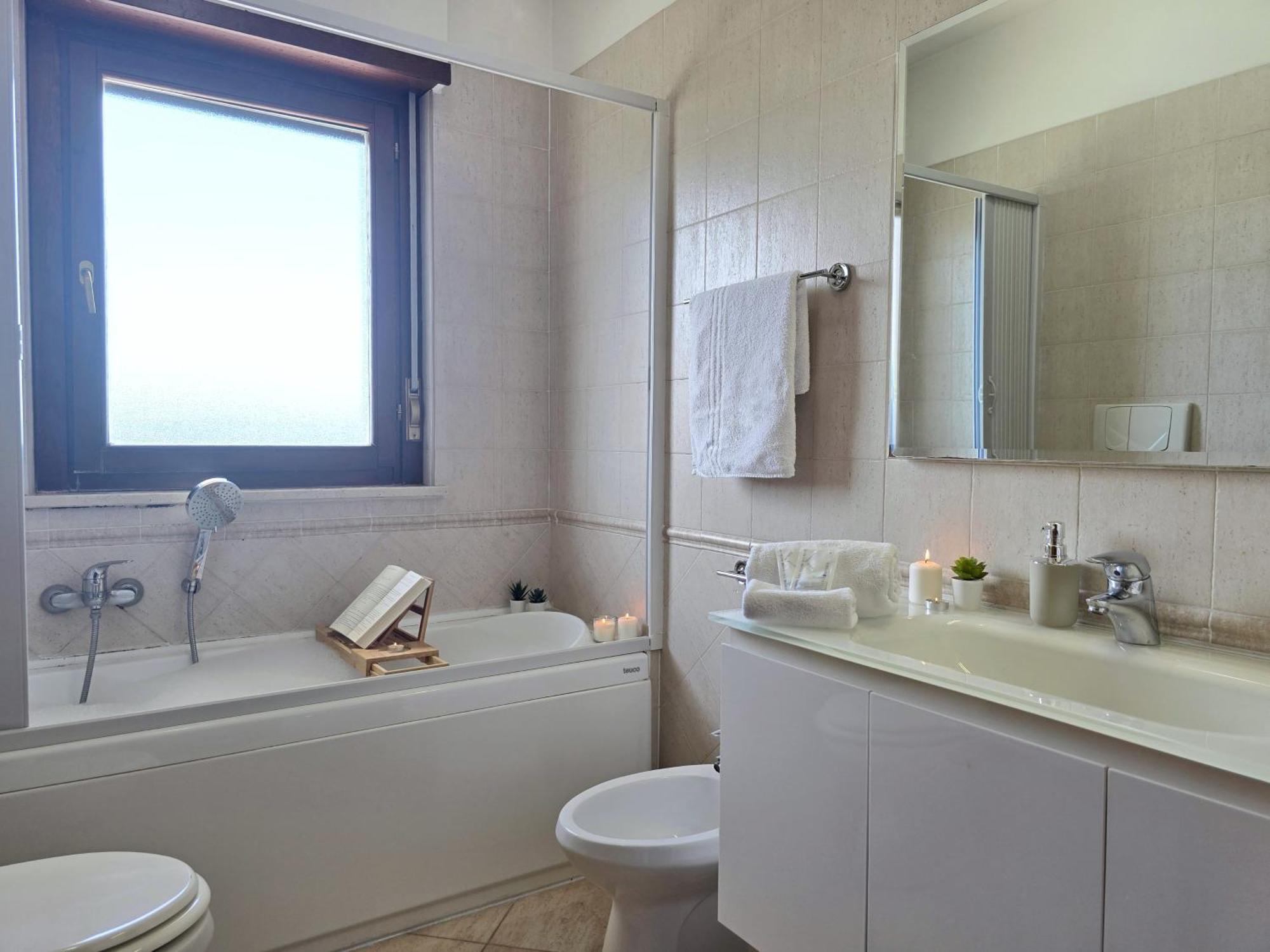 Golden Hour Apartment - Panoramic Terrace Fiumicino Ngoại thất bức ảnh